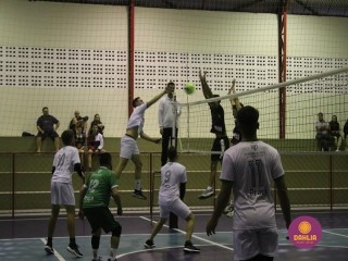 
<a style='margin-left: 5px;' class='btn btn-xs btn-social btn-facebook' href='https://www.facebook.com/sharer/sharer.php?u=https://www.boladovale.com.br/imgs/800-800-90/conteudo/fotos/1609/img0322.jpg' rel='popup' data-width='500' data-height='400'><i class='fa fa-facebook'></i>Compartilhar <span class='hidden-xs'>no Facebook</span>
</a> 
<a class='btn btn-default btn-xs' target='_blank' href='imgs/800-800-90/conteudo/fotos/1609/img0322.jpg'>
<span class='glyphicon glyphicon-cloud-download'></span> Salvar
</a> 
<span></span>