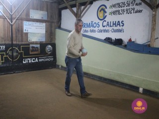 
<a style='margin-left: 5px;' class='btn btn-xs btn-social btn-facebook' href='https://www.facebook.com/sharer/sharer.php?u=https://www.boladovale.com.br/imgs/800-800-90/conteudo/fotos/1610/img0410.jpg' rel='popup' data-width='500' data-height='400'><i class='fa fa-facebook'></i>Compartilhar <span class='hidden-xs'>no Facebook</span>
</a> 
<a class='btn btn-default btn-xs' target='_blank' href='imgs/800-800-90/conteudo/fotos/1610/img0410.jpg'>
<span class='glyphicon glyphicon-cloud-download'></span> Salvar
</a> 
<span></span>