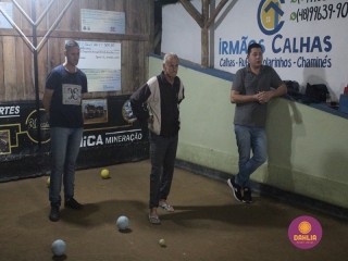 
<a style='margin-left: 5px;' class='btn btn-xs btn-social btn-facebook' href='https://www.facebook.com/sharer/sharer.php?u=https://www.boladovale.com.br/imgs/800-800-90/conteudo/fotos/1610/img0419.jpg' rel='popup' data-width='500' data-height='400'><i class='fa fa-facebook'></i>Compartilhar <span class='hidden-xs'>no Facebook</span>
</a> 
<a class='btn btn-default btn-xs' target='_blank' href='imgs/800-800-90/conteudo/fotos/1610/img0419.jpg'>
<span class='glyphicon glyphicon-cloud-download'></span> Salvar
</a> 
<span></span>