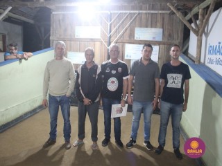 
<a style='margin-left: 5px;' class='btn btn-xs btn-social btn-facebook' href='https://www.facebook.com/sharer/sharer.php?u=https://www.boladovale.com.br/imgs/800-800-90/conteudo/fotos/1610/img0435.jpg' rel='popup' data-width='500' data-height='400'><i class='fa fa-facebook'></i>Compartilhar <span class='hidden-xs'>no Facebook</span>
</a> 
<a class='btn btn-default btn-xs' target='_blank' href='imgs/800-800-90/conteudo/fotos/1610/img0435.jpg'>
<span class='glyphicon glyphicon-cloud-download'></span> Salvar
</a> 
<span></span>