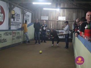 
<a style='margin-left: 5px;' class='btn btn-xs btn-social btn-facebook' href='https://www.facebook.com/sharer/sharer.php?u=https://www.boladovale.com.br/imgs/800-800-90/conteudo/fotos/1610/img0445.jpg' rel='popup' data-width='500' data-height='400'><i class='fa fa-facebook'></i>Compartilhar <span class='hidden-xs'>no Facebook</span>
</a> 
<a class='btn btn-default btn-xs' target='_blank' href='imgs/800-800-90/conteudo/fotos/1610/img0445.jpg'>
<span class='glyphicon glyphicon-cloud-download'></span> Salvar
</a> 
<span></span>