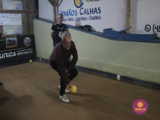 
<a style='margin-left: 5px;' class='btn btn-xs btn-social btn-facebook' href='https://www.facebook.com/sharer/sharer.php?u=https://www.boladovale.com.br/imgs/800-800-90/conteudo/fotos/1610/img0456.jpg' rel='popup' data-width='500' data-height='400'><i class='fa fa-facebook'></i>Compartilhar <span class='hidden-xs'>no Facebook</span>
</a> 
<a class='btn btn-default btn-xs' target='_blank' href='imgs/800-800-90/conteudo/fotos/1610/img0456.jpg'>
<span class='glyphicon glyphicon-cloud-download'></span> Salvar
</a> 
<span></span>