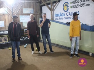 
<a style='margin-left: 5px;' class='btn btn-xs btn-social btn-facebook' href='https://www.facebook.com/sharer/sharer.php?u=https://www.boladovale.com.br/imgs/800-800-90/conteudo/fotos/1610/img0514.jpg' rel='popup' data-width='500' data-height='400'><i class='fa fa-facebook'></i>Compartilhar <span class='hidden-xs'>no Facebook</span>
</a> 
<a class='btn btn-default btn-xs' target='_blank' href='imgs/800-800-90/conteudo/fotos/1610/img0514.jpg'>
<span class='glyphicon glyphicon-cloud-download'></span> Salvar
</a> 
<span></span>
