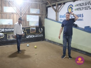 
<a style='margin-left: 5px;' class='btn btn-xs btn-social btn-facebook' href='https://www.facebook.com/sharer/sharer.php?u=https://www.boladovale.com.br/imgs/800-800-90/conteudo/fotos/1610/img0519.jpg' rel='popup' data-width='500' data-height='400'><i class='fa fa-facebook'></i>Compartilhar <span class='hidden-xs'>no Facebook</span>
</a> 
<a class='btn btn-default btn-xs' target='_blank' href='imgs/800-800-90/conteudo/fotos/1610/img0519.jpg'>
<span class='glyphicon glyphicon-cloud-download'></span> Salvar
</a> 
<span></span>