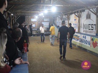 
<a style='margin-left: 5px;' class='btn btn-xs btn-social btn-facebook' href='https://www.facebook.com/sharer/sharer.php?u=https://www.boladovale.com.br/imgs/800-800-90/conteudo/fotos/1610/img0524.jpg' rel='popup' data-width='500' data-height='400'><i class='fa fa-facebook'></i>Compartilhar <span class='hidden-xs'>no Facebook</span>
</a> 
<a class='btn btn-default btn-xs' target='_blank' href='imgs/800-800-90/conteudo/fotos/1610/img0524.jpg'>
<span class='glyphicon glyphicon-cloud-download'></span> Salvar
</a> 
<span></span>