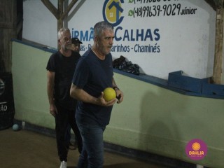 
<a style='margin-left: 5px;' class='btn btn-xs btn-social btn-facebook' href='https://www.facebook.com/sharer/sharer.php?u=https://www.boladovale.com.br/imgs/800-800-90/conteudo/fotos/1610/img0528.jpg' rel='popup' data-width='500' data-height='400'><i class='fa fa-facebook'></i>Compartilhar <span class='hidden-xs'>no Facebook</span>
</a> 
<a class='btn btn-default btn-xs' target='_blank' href='imgs/800-800-90/conteudo/fotos/1610/img0528.jpg'>
<span class='glyphicon glyphicon-cloud-download'></span> Salvar
</a> 
<span></span>