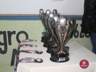
<a style='margin-left: 5px;' class='btn btn-xs btn-social btn-facebook' href='https://www.facebook.com/sharer/sharer.php?u=https://www.boladovale.com.br/imgs/800-800-90/conteudo/fotos/1610/img0547.jpg' rel='popup' data-width='500' data-height='400'><i class='fa fa-facebook'></i>Compartilhar <span class='hidden-xs'>no Facebook</span>
</a> 
<a class='btn btn-default btn-xs' target='_blank' href='imgs/800-800-90/conteudo/fotos/1610/img0547.jpg'>
<span class='glyphicon glyphicon-cloud-download'></span> Salvar
</a> 
<span></span>