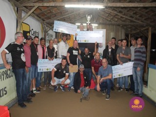 
<a style='margin-left: 5px;' class='btn btn-xs btn-social btn-facebook' href='https://www.facebook.com/sharer/sharer.php?u=https://www.boladovale.com.br/imgs/800-800-90/conteudo/fotos/1610/img0576.jpg' rel='popup' data-width='500' data-height='400'><i class='fa fa-facebook'></i>Compartilhar <span class='hidden-xs'>no Facebook</span>
</a> 
<a class='btn btn-default btn-xs' target='_blank' href='imgs/800-800-90/conteudo/fotos/1610/img0576.jpg'>
<span class='glyphicon glyphicon-cloud-download'></span> Salvar
</a> 
<span></span>