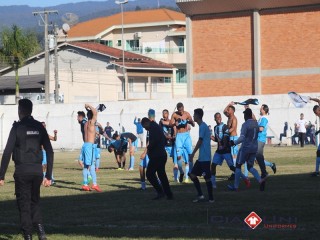 
<a style='margin-left: 5px;' class='btn btn-xs btn-social btn-facebook' href='https://www.facebook.com/sharer/sharer.php?u=https://www.boladovale.com.br/imgs/800-800-90/conteudo/fotos/1611/img0725.jpg' rel='popup' data-width='500' data-height='400'><i class='fa fa-facebook'></i>Compartilhar <span class='hidden-xs'>no Facebook</span>
</a> 
<a class='btn btn-default btn-xs' target='_blank' href='imgs/800-800-90/conteudo/fotos/1611/img0725.jpg'>
<span class='glyphicon glyphicon-cloud-download'></span> Salvar
</a> 
<span></span>