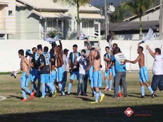 
<a style='margin-left: 5px;' class='btn btn-xs btn-social btn-facebook' href='https://www.facebook.com/sharer/sharer.php?u=https://www.boladovale.com.br/imgs/800-800-90/conteudo/fotos/1611/img0730.jpg' rel='popup' data-width='500' data-height='400'><i class='fa fa-facebook'></i>Compartilhar <span class='hidden-xs'>no Facebook</span>
</a> 
<a class='btn btn-default btn-xs' target='_blank' href='imgs/800-800-90/conteudo/fotos/1611/img0730.jpg'>
<span class='glyphicon glyphicon-cloud-download'></span> Salvar
</a> 
<span></span>