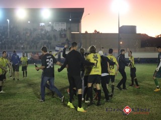 
<a style='margin-left: 5px;' class='btn btn-xs btn-social btn-facebook' href='https://www.facebook.com/sharer/sharer.php?u=https://www.boladovale.com.br/imgs/800-800-90/conteudo/fotos/1612/img1110.jpg' rel='popup' data-width='500' data-height='400'><i class='fa fa-facebook'></i>Compartilhar <span class='hidden-xs'>no Facebook</span>
</a> 
<a class='btn btn-default btn-xs' target='_blank' href='imgs/800-800-90/conteudo/fotos/1612/img1110.jpg'>
<span class='glyphicon glyphicon-cloud-download'></span> Salvar
</a> 
<span></span>