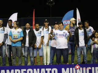
<a style='margin-left: 5px;' class='btn btn-xs btn-social btn-facebook' href='https://www.facebook.com/sharer/sharer.php?u=https://www.boladovale.com.br/imgs/800-800-90/conteudo/fotos/1613/img1212.jpg' rel='popup' data-width='500' data-height='400'><i class='fa fa-facebook'></i>Compartilhar <span class='hidden-xs'>no Facebook</span>
</a> 
<a class='btn btn-default btn-xs' target='_blank' href='imgs/800-800-90/conteudo/fotos/1613/img1212.jpg'>
<span class='glyphicon glyphicon-cloud-download'></span> Salvar
</a> 
<span></span>