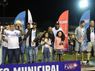 
<a style='margin-left: 5px;' class='btn btn-xs btn-social btn-facebook' href='https://www.facebook.com/sharer/sharer.php?u=https://www.boladovale.com.br/imgs/800-800-90/conteudo/fotos/1613/img1213.jpg' rel='popup' data-width='500' data-height='400'><i class='fa fa-facebook'></i>Compartilhar <span class='hidden-xs'>no Facebook</span>
</a> 
<a class='btn btn-default btn-xs' target='_blank' href='imgs/800-800-90/conteudo/fotos/1613/img1213.jpg'>
<span class='glyphicon glyphicon-cloud-download'></span> Salvar
</a> 
<span></span>