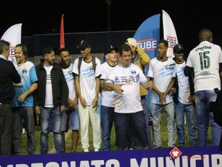 
<a style='margin-left: 5px;' class='btn btn-xs btn-social btn-facebook' href='https://www.facebook.com/sharer/sharer.php?u=https://www.boladovale.com.br/imgs/800-800-90/conteudo/fotos/1613/img1215.jpg' rel='popup' data-width='500' data-height='400'><i class='fa fa-facebook'></i>Compartilhar <span class='hidden-xs'>no Facebook</span>
</a> 
<a class='btn btn-default btn-xs' target='_blank' href='imgs/800-800-90/conteudo/fotos/1613/img1215.jpg'>
<span class='glyphicon glyphicon-cloud-download'></span> Salvar
</a> 
<span></span>