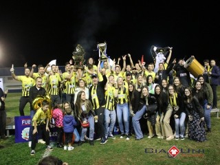 
<a style='margin-left: 5px;' class='btn btn-xs btn-social btn-facebook' href='https://www.facebook.com/sharer/sharer.php?u=https://www.boladovale.com.br/imgs/800-800-90/conteudo/fotos/1613/img1385.jpg' rel='popup' data-width='500' data-height='400'><i class='fa fa-facebook'></i>Compartilhar <span class='hidden-xs'>no Facebook</span>
</a> 
<a class='btn btn-default btn-xs' target='_blank' href='imgs/800-800-90/conteudo/fotos/1613/img1385.jpg'>
<span class='glyphicon glyphicon-cloud-download'></span> Salvar
</a> 
<span></span>