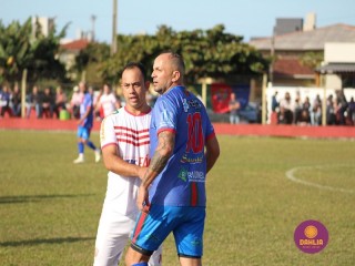 
<a style='margin-left: 5px;' class='btn btn-xs btn-social btn-facebook' href='https://www.facebook.com/sharer/sharer.php?u=https://www.boladovale.com.br/imgs/800-800-90/conteudo/fotos/1614/img0618.jpg' rel='popup' data-width='500' data-height='400'><i class='fa fa-facebook'></i>Compartilhar <span class='hidden-xs'>no Facebook</span>
</a> 
<a class='btn btn-default btn-xs' target='_blank' href='imgs/800-800-90/conteudo/fotos/1614/img0618.jpg'>
<span class='glyphicon glyphicon-cloud-download'></span> Salvar
</a> 
<span></span>