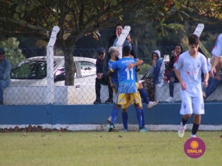 
<a style='margin-left: 5px;' class='btn btn-xs btn-social btn-facebook' href='https://www.facebook.com/sharer/sharer.php?u=https://www.boladovale.com.br/imgs/800-800-90/conteudo/fotos/1616/img1499.jpg' rel='popup' data-width='500' data-height='400'><i class='fa fa-facebook'></i>Compartilhar <span class='hidden-xs'>no Facebook</span>
</a> 
<a class='btn btn-default btn-xs' target='_blank' href='imgs/800-800-90/conteudo/fotos/1616/img1499.jpg'>
<span class='glyphicon glyphicon-cloud-download'></span> Salvar
</a> 
<span></span>