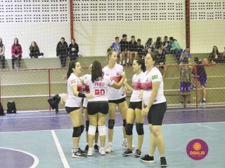 
<a style='margin-left: 5px;' class='btn btn-xs btn-social btn-facebook' href='https://www.facebook.com/sharer/sharer.php?u=https://www.boladovale.com.br/imgs/800-800-90/conteudo/fotos/1617/img1806.jpg' rel='popup' data-width='500' data-height='400'><i class='fa fa-facebook'></i>Compartilhar <span class='hidden-xs'>no Facebook</span>
</a> 
<a class='btn btn-default btn-xs' target='_blank' href='imgs/800-800-90/conteudo/fotos/1617/img1806.jpg'>
<span class='glyphicon glyphicon-cloud-download'></span> Salvar
</a> 
<span></span>