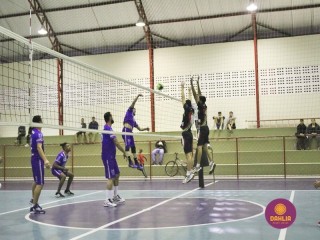 
<a style='margin-left: 5px;' class='btn btn-xs btn-social btn-facebook' href='https://www.facebook.com/sharer/sharer.php?u=https://www.boladovale.com.br/imgs/800-800-90/conteudo/fotos/1617/img1871.jpg' rel='popup' data-width='500' data-height='400'><i class='fa fa-facebook'></i>Compartilhar <span class='hidden-xs'>no Facebook</span>
</a> 
<a class='btn btn-default btn-xs' target='_blank' href='imgs/800-800-90/conteudo/fotos/1617/img1871.jpg'>
<span class='glyphicon glyphicon-cloud-download'></span> Salvar
</a> 
<span></span>