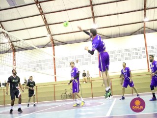 
<a style='margin-left: 5px;' class='btn btn-xs btn-social btn-facebook' href='https://www.facebook.com/sharer/sharer.php?u=https://www.boladovale.com.br/imgs/800-800-90/conteudo/fotos/1617/img1989.jpg' rel='popup' data-width='500' data-height='400'><i class='fa fa-facebook'></i>Compartilhar <span class='hidden-xs'>no Facebook</span>
</a> 
<a class='btn btn-default btn-xs' target='_blank' href='imgs/800-800-90/conteudo/fotos/1617/img1989.jpg'>
<span class='glyphicon glyphicon-cloud-download'></span> Salvar
</a> 
<span></span>