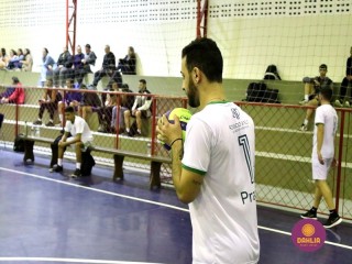 
<a style='margin-left: 5px;' class='btn btn-xs btn-social btn-facebook' href='https://www.facebook.com/sharer/sharer.php?u=https://www.boladovale.com.br/imgs/800-800-90/conteudo/fotos/1617/img2216.jpg' rel='popup' data-width='500' data-height='400'><i class='fa fa-facebook'></i>Compartilhar <span class='hidden-xs'>no Facebook</span>
</a> 
<a class='btn btn-default btn-xs' target='_blank' href='imgs/800-800-90/conteudo/fotos/1617/img2216.jpg'>
<span class='glyphicon glyphicon-cloud-download'></span> Salvar
</a> 
<span></span>