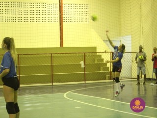 
<a style='margin-left: 5px;' class='btn btn-xs btn-social btn-facebook' href='https://www.facebook.com/sharer/sharer.php?u=https://www.boladovale.com.br/imgs/800-800-90/conteudo/fotos/1618/img0935.jpg' rel='popup' data-width='500' data-height='400'><i class='fa fa-facebook'></i>Compartilhar <span class='hidden-xs'>no Facebook</span>
</a> 
<a class='btn btn-default btn-xs' target='_blank' href='imgs/800-800-90/conteudo/fotos/1618/img0935.jpg'>
<span class='glyphicon glyphicon-cloud-download'></span> Salvar
</a> 
<span></span>