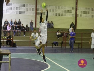 
<a style='margin-left: 5px;' class='btn btn-xs btn-social btn-facebook' href='https://www.facebook.com/sharer/sharer.php?u=https://www.boladovale.com.br/imgs/800-800-90/conteudo/fotos/1618/img1048.jpg' rel='popup' data-width='500' data-height='400'><i class='fa fa-facebook'></i>Compartilhar <span class='hidden-xs'>no Facebook</span>
</a> 
<a class='btn btn-default btn-xs' target='_blank' href='imgs/800-800-90/conteudo/fotos/1618/img1048.jpg'>
<span class='glyphicon glyphicon-cloud-download'></span> Salvar
</a> 
<span></span>