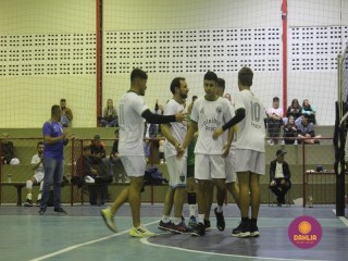 
<a style='margin-left: 5px;' class='btn btn-xs btn-social btn-facebook' href='https://www.facebook.com/sharer/sharer.php?u=https://www.boladovale.com.br/imgs/800-800-90/conteudo/fotos/1618/img1096.jpg' rel='popup' data-width='500' data-height='400'><i class='fa fa-facebook'></i>Compartilhar <span class='hidden-xs'>no Facebook</span>
</a> 
<a class='btn btn-default btn-xs' target='_blank' href='imgs/800-800-90/conteudo/fotos/1618/img1096.jpg'>
<span class='glyphicon glyphicon-cloud-download'></span> Salvar
</a> 
<span></span>