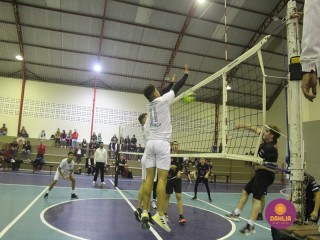 
<a style='margin-left: 5px;' class='btn btn-xs btn-social btn-facebook' href='https://www.facebook.com/sharer/sharer.php?u=https://www.boladovale.com.br/imgs/800-800-90/conteudo/fotos/1618/img1133.jpg' rel='popup' data-width='500' data-height='400'><i class='fa fa-facebook'></i>Compartilhar <span class='hidden-xs'>no Facebook</span>
</a> 
<a class='btn btn-default btn-xs' target='_blank' href='imgs/800-800-90/conteudo/fotos/1618/img1133.jpg'>
<span class='glyphicon glyphicon-cloud-download'></span> Salvar
</a> 
<span></span>
