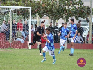 
<a style='margin-left: 5px;' class='btn btn-xs btn-social btn-facebook' href='https://www.facebook.com/sharer/sharer.php?u=https://www.boladovale.com.br/imgs/800-800-90/conteudo/fotos/1619/img1293.jpg' rel='popup' data-width='500' data-height='400'><i class='fa fa-facebook'></i>Compartilhar <span class='hidden-xs'>no Facebook</span>
</a> 
<a class='btn btn-default btn-xs' target='_blank' href='imgs/800-800-90/conteudo/fotos/1619/img1293.jpg'>
<span class='glyphicon glyphicon-cloud-download'></span> Salvar
</a> 
<span></span>