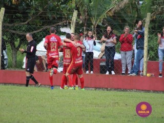 
<a style='margin-left: 5px;' class='btn btn-xs btn-social btn-facebook' href='https://www.facebook.com/sharer/sharer.php?u=https://www.boladovale.com.br/imgs/800-800-90/conteudo/fotos/1619/img1330.jpg' rel='popup' data-width='500' data-height='400'><i class='fa fa-facebook'></i>Compartilhar <span class='hidden-xs'>no Facebook</span>
</a> 
<a class='btn btn-default btn-xs' target='_blank' href='imgs/800-800-90/conteudo/fotos/1619/img1330.jpg'>
<span class='glyphicon glyphicon-cloud-download'></span> Salvar
</a> 
<span></span>