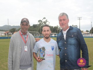 
<a style='margin-left: 5px;' class='btn btn-xs btn-social btn-facebook' href='https://www.facebook.com/sharer/sharer.php?u=https://www.boladovale.com.br/imgs/800-800-90/conteudo/fotos/1621/img1845.jpg' rel='popup' data-width='500' data-height='400'><i class='fa fa-facebook'></i>Compartilhar <span class='hidden-xs'>no Facebook</span>
</a> 
<a class='btn btn-default btn-xs' target='_blank' href='imgs/800-800-90/conteudo/fotos/1621/img1845.jpg'>
<span class='glyphicon glyphicon-cloud-download'></span> Salvar
</a> 
<span></span>