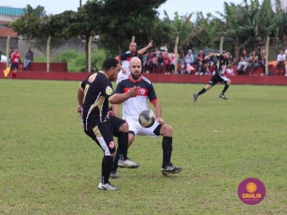 
<a style='margin-left: 5px;' class='btn btn-xs btn-social btn-facebook' href='https://www.facebook.com/sharer/sharer.php?u=https://www.boladovale.com.br/imgs/800-800-90/conteudo/fotos/1623/img2610.jpg' rel='popup' data-width='500' data-height='400'><i class='fa fa-facebook'></i>Compartilhar <span class='hidden-xs'>no Facebook</span>
</a> 
<a class='btn btn-default btn-xs' target='_blank' href='imgs/800-800-90/conteudo/fotos/1623/img2610.jpg'>
<span class='glyphicon glyphicon-cloud-download'></span> Salvar
</a> 
<span></span>