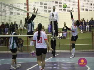 
<a style='margin-left: 5px;' class='btn btn-xs btn-social btn-facebook' href='https://www.facebook.com/sharer/sharer.php?u=https://www.boladovale.com.br/imgs/800-800-90/conteudo/fotos/1624/img2927.jpg' rel='popup' data-width='500' data-height='400'><i class='fa fa-facebook'></i>Compartilhar <span class='hidden-xs'>no Facebook</span>
</a> 
<a class='btn btn-default btn-xs' target='_blank' href='imgs/800-800-90/conteudo/fotos/1624/img2927.jpg'>
<span class='glyphicon glyphicon-cloud-download'></span> Salvar
</a> 
<span></span>