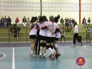 
<a style='margin-left: 5px;' class='btn btn-xs btn-social btn-facebook' href='https://www.facebook.com/sharer/sharer.php?u=https://www.boladovale.com.br/imgs/800-800-90/conteudo/fotos/1624/img2955.jpg' rel='popup' data-width='500' data-height='400'><i class='fa fa-facebook'></i>Compartilhar <span class='hidden-xs'>no Facebook</span>
</a> 
<a class='btn btn-default btn-xs' target='_blank' href='imgs/800-800-90/conteudo/fotos/1624/img2955.jpg'>
<span class='glyphicon glyphicon-cloud-download'></span> Salvar
</a> 
<span></span>