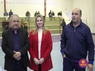 
<a style='margin-left: 5px;' class='btn btn-xs btn-social btn-facebook' href='https://www.facebook.com/sharer/sharer.php?u=https://www.boladovale.com.br/imgs/800-800-90/conteudo/fotos/1624/img2964.jpg' rel='popup' data-width='500' data-height='400'><i class='fa fa-facebook'></i>Compartilhar <span class='hidden-xs'>no Facebook</span>
</a> 
<a class='btn btn-default btn-xs' target='_blank' href='imgs/800-800-90/conteudo/fotos/1624/img2964.jpg'>
<span class='glyphicon glyphicon-cloud-download'></span> Salvar
</a> 
<span></span>
