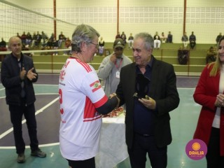 
<a style='margin-left: 5px;' class='btn btn-xs btn-social btn-facebook' href='https://www.facebook.com/sharer/sharer.php?u=https://www.boladovale.com.br/imgs/800-800-90/conteudo/fotos/1624/img2966.jpg' rel='popup' data-width='500' data-height='400'><i class='fa fa-facebook'></i>Compartilhar <span class='hidden-xs'>no Facebook</span>
</a> 
<a class='btn btn-default btn-xs' target='_blank' href='imgs/800-800-90/conteudo/fotos/1624/img2966.jpg'>
<span class='glyphicon glyphicon-cloud-download'></span> Salvar
</a> 
<span></span>