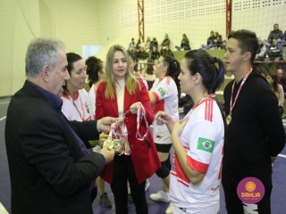 
<a style='margin-left: 5px;' class='btn btn-xs btn-social btn-facebook' href='https://www.facebook.com/sharer/sharer.php?u=https://www.boladovale.com.br/imgs/800-800-90/conteudo/fotos/1624/img3008.jpg' rel='popup' data-width='500' data-height='400'><i class='fa fa-facebook'></i>Compartilhar <span class='hidden-xs'>no Facebook</span>
</a> 
<a class='btn btn-default btn-xs' target='_blank' href='imgs/800-800-90/conteudo/fotos/1624/img3008.jpg'>
<span class='glyphicon glyphicon-cloud-download'></span> Salvar
</a> 
<span></span>