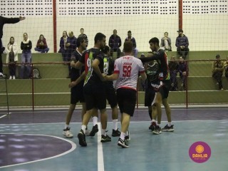 
<a style='margin-left: 5px;' class='btn btn-xs btn-social btn-facebook' href='https://www.facebook.com/sharer/sharer.php?u=https://www.boladovale.com.br/imgs/800-800-90/conteudo/fotos/1625/img3041.jpg' rel='popup' data-width='500' data-height='400'><i class='fa fa-facebook'></i>Compartilhar <span class='hidden-xs'>no Facebook</span>
</a> 
<a class='btn btn-default btn-xs' target='_blank' href='imgs/800-800-90/conteudo/fotos/1625/img3041.jpg'>
<span class='glyphicon glyphicon-cloud-download'></span> Salvar
</a> 
<span></span>