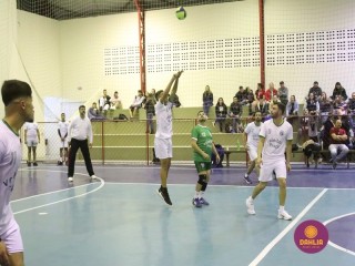 
<a style='margin-left: 5px;' class='btn btn-xs btn-social btn-facebook' href='https://www.facebook.com/sharer/sharer.php?u=https://www.boladovale.com.br/imgs/800-800-90/conteudo/fotos/1625/img3086.jpg' rel='popup' data-width='500' data-height='400'><i class='fa fa-facebook'></i>Compartilhar <span class='hidden-xs'>no Facebook</span>
</a> 
<a class='btn btn-default btn-xs' target='_blank' href='imgs/800-800-90/conteudo/fotos/1625/img3086.jpg'>
<span class='glyphicon glyphicon-cloud-download'></span> Salvar
</a> 
<span></span>