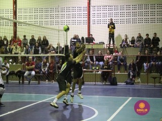 
<a style='margin-left: 5px;' class='btn btn-xs btn-social btn-facebook' href='https://www.facebook.com/sharer/sharer.php?u=https://www.boladovale.com.br/imgs/800-800-90/conteudo/fotos/1625/img3118.jpg' rel='popup' data-width='500' data-height='400'><i class='fa fa-facebook'></i>Compartilhar <span class='hidden-xs'>no Facebook</span>
</a> 
<a class='btn btn-default btn-xs' target='_blank' href='imgs/800-800-90/conteudo/fotos/1625/img3118.jpg'>
<span class='glyphicon glyphicon-cloud-download'></span> Salvar
</a> 
<span></span>