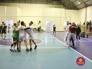 
<a style='margin-left: 5px;' class='btn btn-xs btn-social btn-facebook' href='https://www.facebook.com/sharer/sharer.php?u=https://www.boladovale.com.br/imgs/800-800-90/conteudo/fotos/1625/img3197.jpg' rel='popup' data-width='500' data-height='400'><i class='fa fa-facebook'></i>Compartilhar <span class='hidden-xs'>no Facebook</span>
</a> 
<a class='btn btn-default btn-xs' target='_blank' href='imgs/800-800-90/conteudo/fotos/1625/img3197.jpg'>
<span class='glyphicon glyphicon-cloud-download'></span> Salvar
</a> 
<span></span>