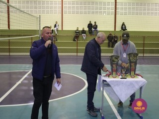 
<a style='margin-left: 5px;' class='btn btn-xs btn-social btn-facebook' href='https://www.facebook.com/sharer/sharer.php?u=https://www.boladovale.com.br/imgs/800-800-90/conteudo/fotos/1625/img3233.jpg' rel='popup' data-width='500' data-height='400'><i class='fa fa-facebook'></i>Compartilhar <span class='hidden-xs'>no Facebook</span>
</a> 
<a class='btn btn-default btn-xs' target='_blank' href='imgs/800-800-90/conteudo/fotos/1625/img3233.jpg'>
<span class='glyphicon glyphicon-cloud-download'></span> Salvar
</a> 
<span></span>