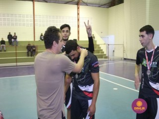 
<a style='margin-left: 5px;' class='btn btn-xs btn-social btn-facebook' href='https://www.facebook.com/sharer/sharer.php?u=https://www.boladovale.com.br/imgs/800-800-90/conteudo/fotos/1625/img3248.jpg' rel='popup' data-width='500' data-height='400'><i class='fa fa-facebook'></i>Compartilhar <span class='hidden-xs'>no Facebook</span>
</a> 
<a class='btn btn-default btn-xs' target='_blank' href='imgs/800-800-90/conteudo/fotos/1625/img3248.jpg'>
<span class='glyphicon glyphicon-cloud-download'></span> Salvar
</a> 
<span></span>