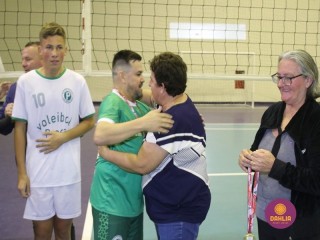 
<a style='margin-left: 5px;' class='btn btn-xs btn-social btn-facebook' href='https://www.facebook.com/sharer/sharer.php?u=https://www.boladovale.com.br/imgs/800-800-90/conteudo/fotos/1625/img3263.jpg' rel='popup' data-width='500' data-height='400'><i class='fa fa-facebook'></i>Compartilhar <span class='hidden-xs'>no Facebook</span>
</a> 
<a class='btn btn-default btn-xs' target='_blank' href='imgs/800-800-90/conteudo/fotos/1625/img3263.jpg'>
<span class='glyphicon glyphicon-cloud-download'></span> Salvar
</a> 
<span></span>