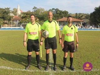 
<a style='margin-left: 5px;' class='btn btn-xs btn-social btn-facebook' href='https://www.facebook.com/sharer/sharer.php?u=https://www.boladovale.com.br/imgs/800-800-90/conteudo/fotos/1627/img1859.jpg' rel='popup' data-width='500' data-height='400'><i class='fa fa-facebook'></i>Compartilhar <span class='hidden-xs'>no Facebook</span>
</a> 
<a class='btn btn-default btn-xs' target='_blank' href='imgs/800-800-90/conteudo/fotos/1627/img1859.jpg'>
<span class='glyphicon glyphicon-cloud-download'></span> Salvar
</a> 
<span></span>