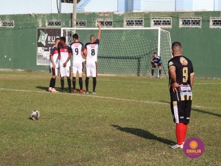 
<a style='margin-left: 5px;' class='btn btn-xs btn-social btn-facebook' href='https://www.facebook.com/sharer/sharer.php?u=https://www.boladovale.com.br/imgs/800-800-90/conteudo/fotos/1628/img3410.jpg' rel='popup' data-width='500' data-height='400'><i class='fa fa-facebook'></i>Compartilhar <span class='hidden-xs'>no Facebook</span>
</a> 
<a class='btn btn-default btn-xs' target='_blank' href='imgs/800-800-90/conteudo/fotos/1628/img3410.jpg'>
<span class='glyphicon glyphicon-cloud-download'></span> Salvar
</a> 
<span></span>