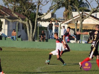 
<a style='margin-left: 5px;' class='btn btn-xs btn-social btn-facebook' href='https://www.facebook.com/sharer/sharer.php?u=https://www.boladovale.com.br/imgs/800-800-90/conteudo/fotos/1628/img3454.jpg' rel='popup' data-width='500' data-height='400'><i class='fa fa-facebook'></i>Compartilhar <span class='hidden-xs'>no Facebook</span>
</a> 
<a class='btn btn-default btn-xs' target='_blank' href='imgs/800-800-90/conteudo/fotos/1628/img3454.jpg'>
<span class='glyphicon glyphicon-cloud-download'></span> Salvar
</a> 
<span></span>