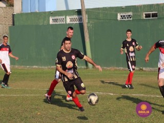 
<a style='margin-left: 5px;' class='btn btn-xs btn-social btn-facebook' href='https://www.facebook.com/sharer/sharer.php?u=https://www.boladovale.com.br/imgs/800-800-90/conteudo/fotos/1628/img3461.jpg' rel='popup' data-width='500' data-height='400'><i class='fa fa-facebook'></i>Compartilhar <span class='hidden-xs'>no Facebook</span>
</a> 
<a class='btn btn-default btn-xs' target='_blank' href='imgs/800-800-90/conteudo/fotos/1628/img3461.jpg'>
<span class='glyphicon glyphicon-cloud-download'></span> Salvar
</a> 
<span></span>