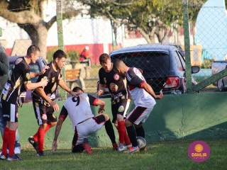 
<a style='margin-left: 5px;' class='btn btn-xs btn-social btn-facebook' href='https://www.facebook.com/sharer/sharer.php?u=https://www.boladovale.com.br/imgs/800-800-90/conteudo/fotos/1628/img3462.jpg' rel='popup' data-width='500' data-height='400'><i class='fa fa-facebook'></i>Compartilhar <span class='hidden-xs'>no Facebook</span>
</a> 
<a class='btn btn-default btn-xs' target='_blank' href='imgs/800-800-90/conteudo/fotos/1628/img3462.jpg'>
<span class='glyphicon glyphicon-cloud-download'></span> Salvar
</a> 
<span></span>